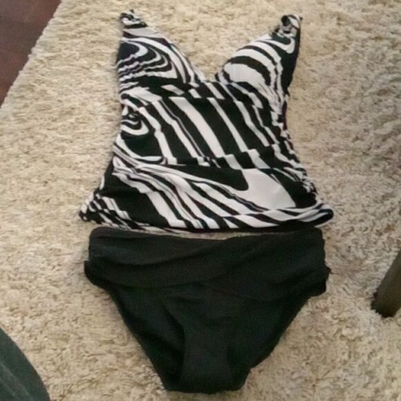 2 piece Bleu Rod Beattie black and white tankini set. size 6 NWT - Picture 6 of 7